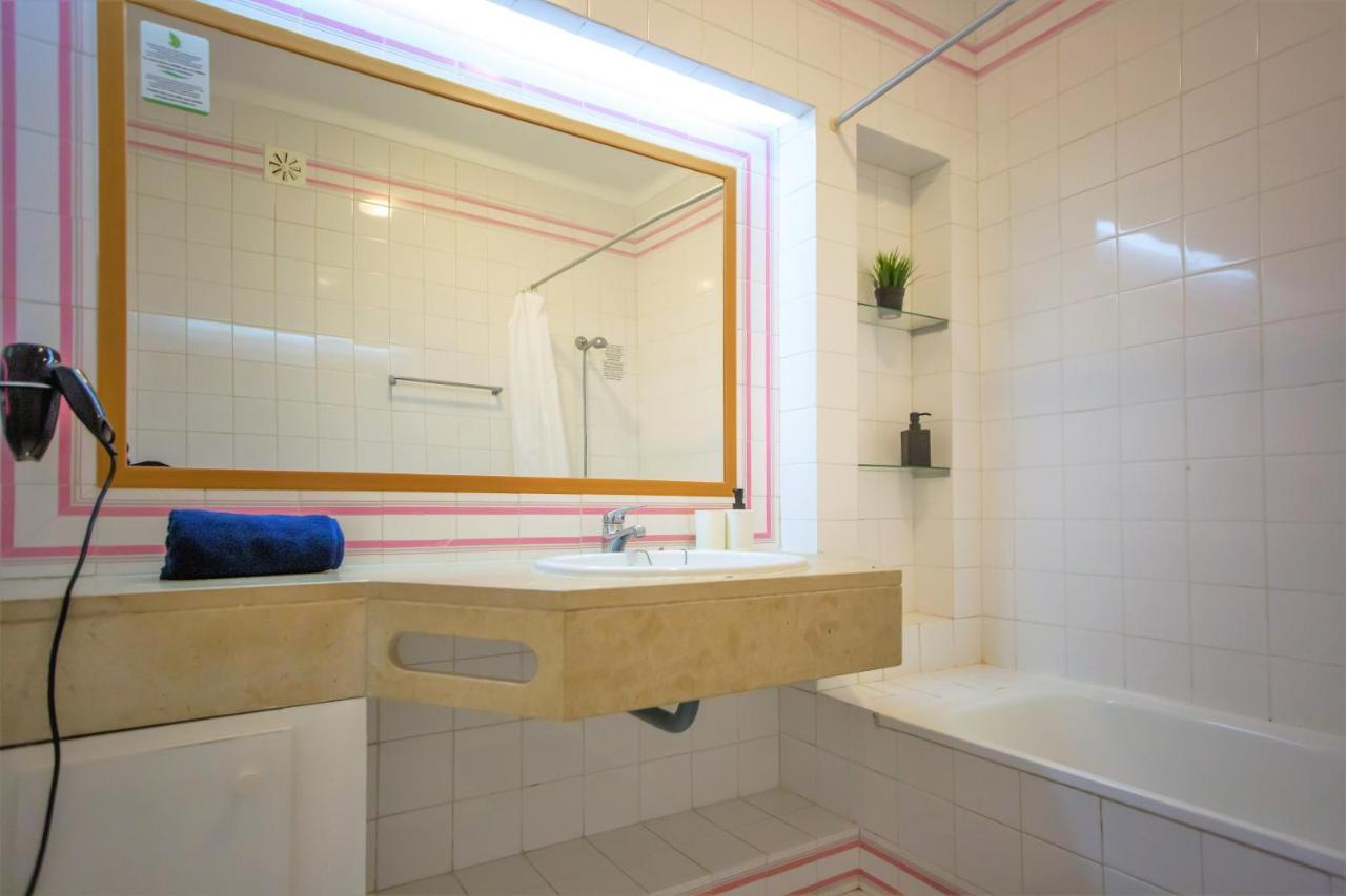 Sea View Apartment - 3 Swimming Pool & Fitness Албуфейра Екстериор снимка